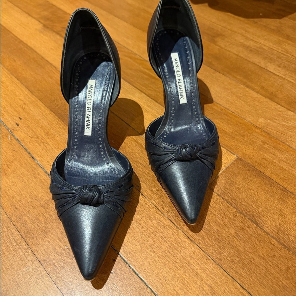 Manolo Blahnik Navy Pointed Toe Heels